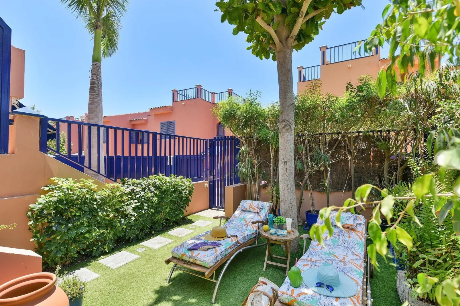 MELONERAS BAHIA 153										-Tuinen zomer