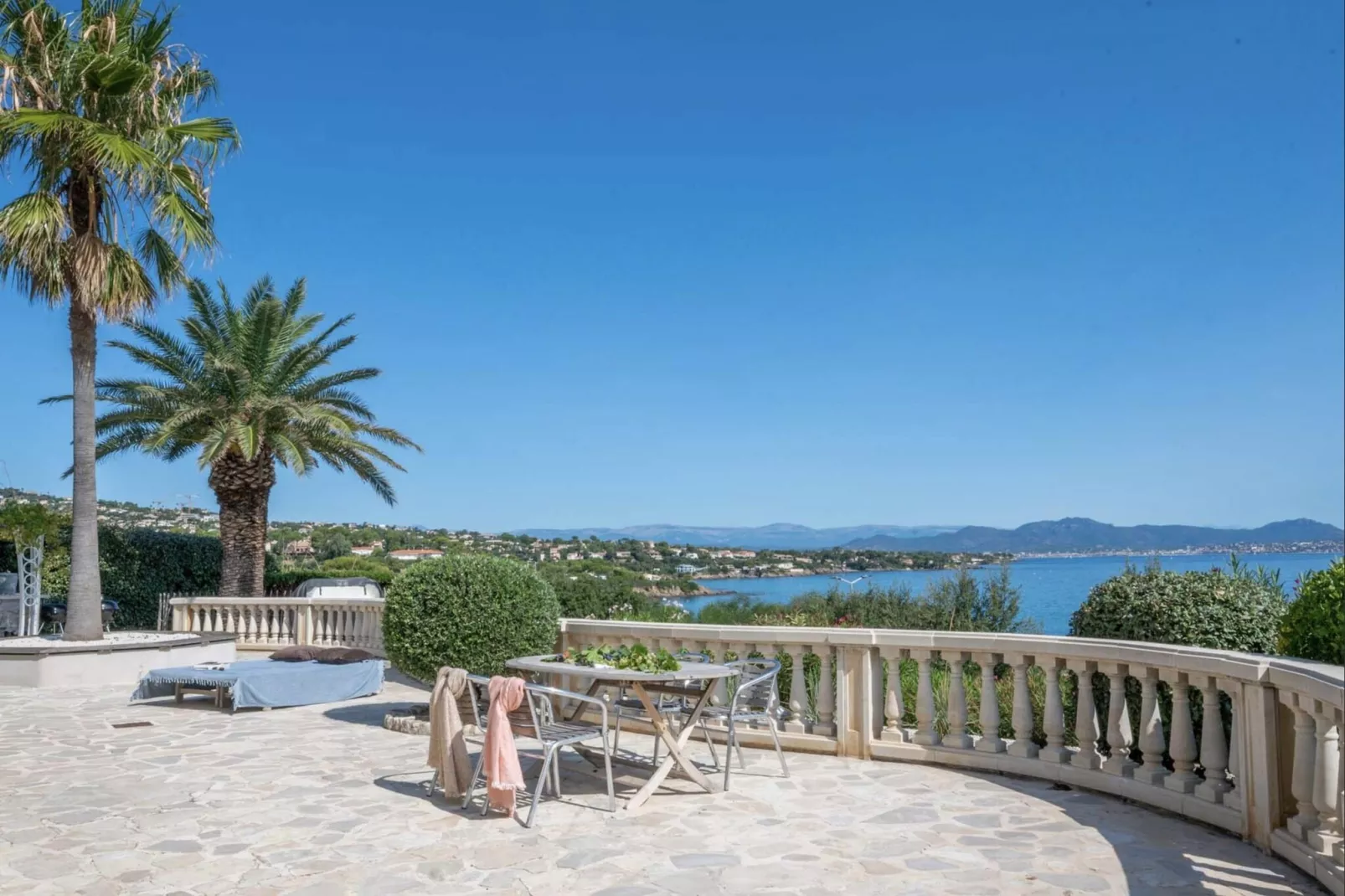 Villa Gaillarde 8 pers - Uitzicht zomer