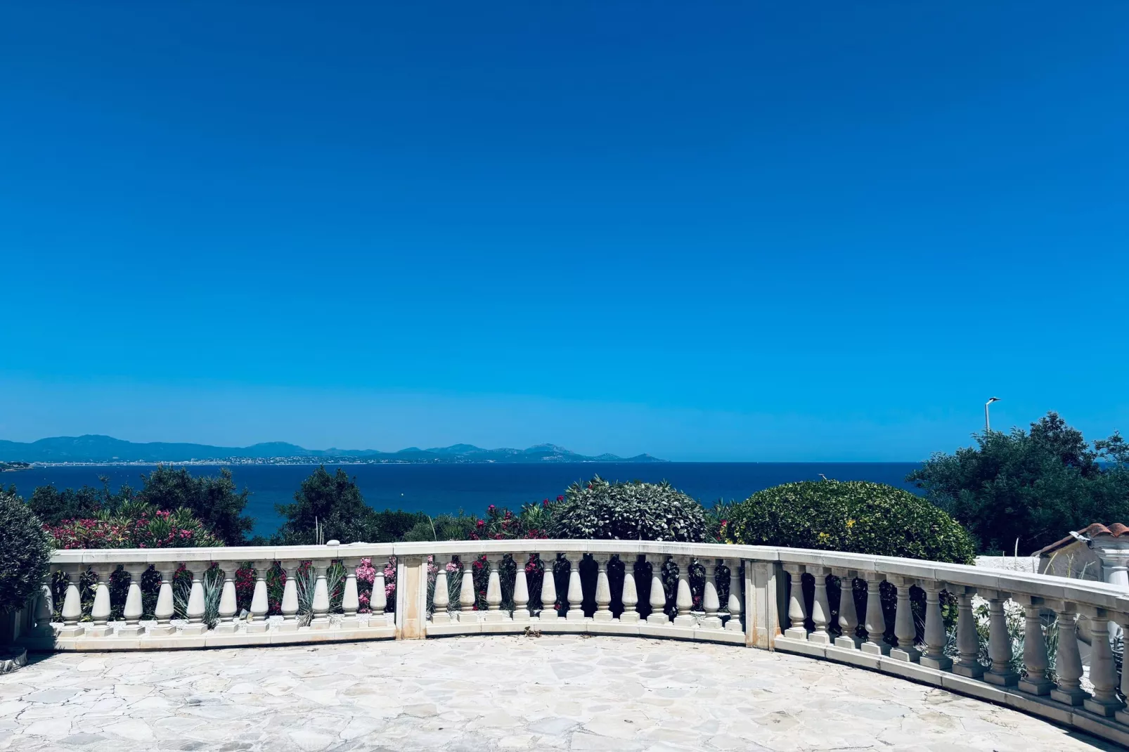 Villa Gaillarde 12 Pers-Uitzicht zomer