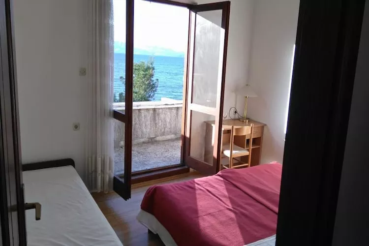 Guest House Hazdovac Rooms- Double Room with Balcony and Sea View-Slaapkamer