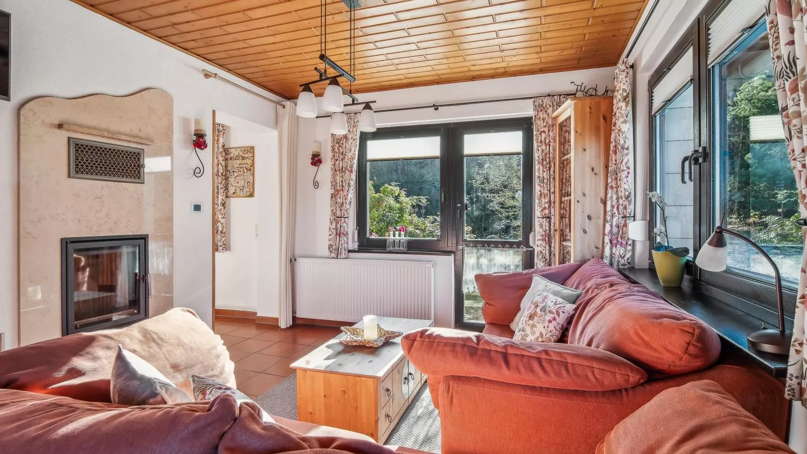 Das Haus am Wald-Woonkamer