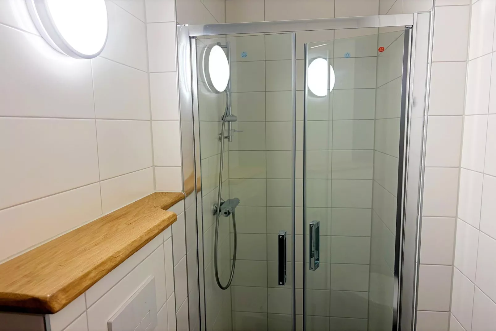 Apartment Ground Floor-Badkamer