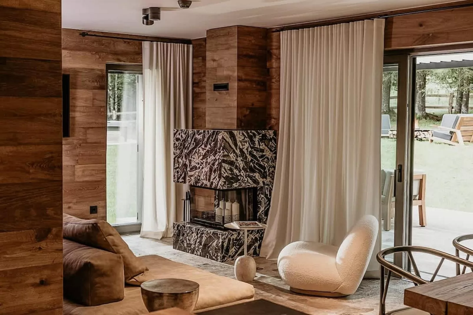 Chalet de luxe jacuzzi et sauna au Lac de Bohinj-Woonkamer