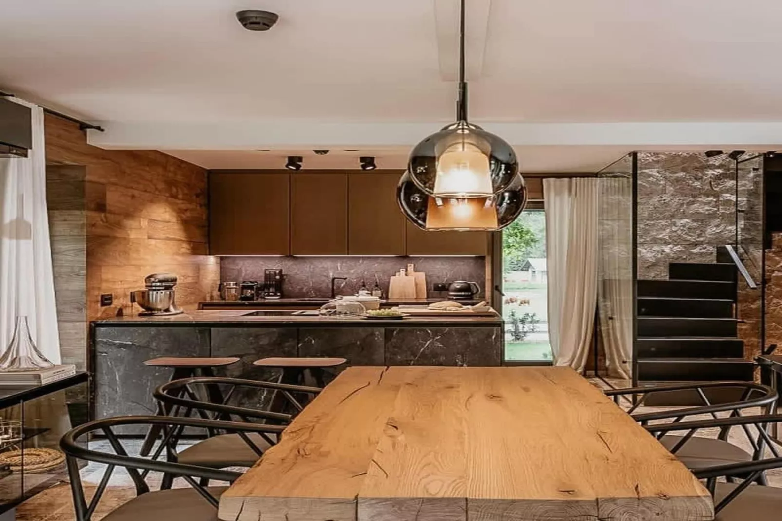 Chalet de luxe jacuzzi et sauna au Lac de Bohinj-Eetkamer