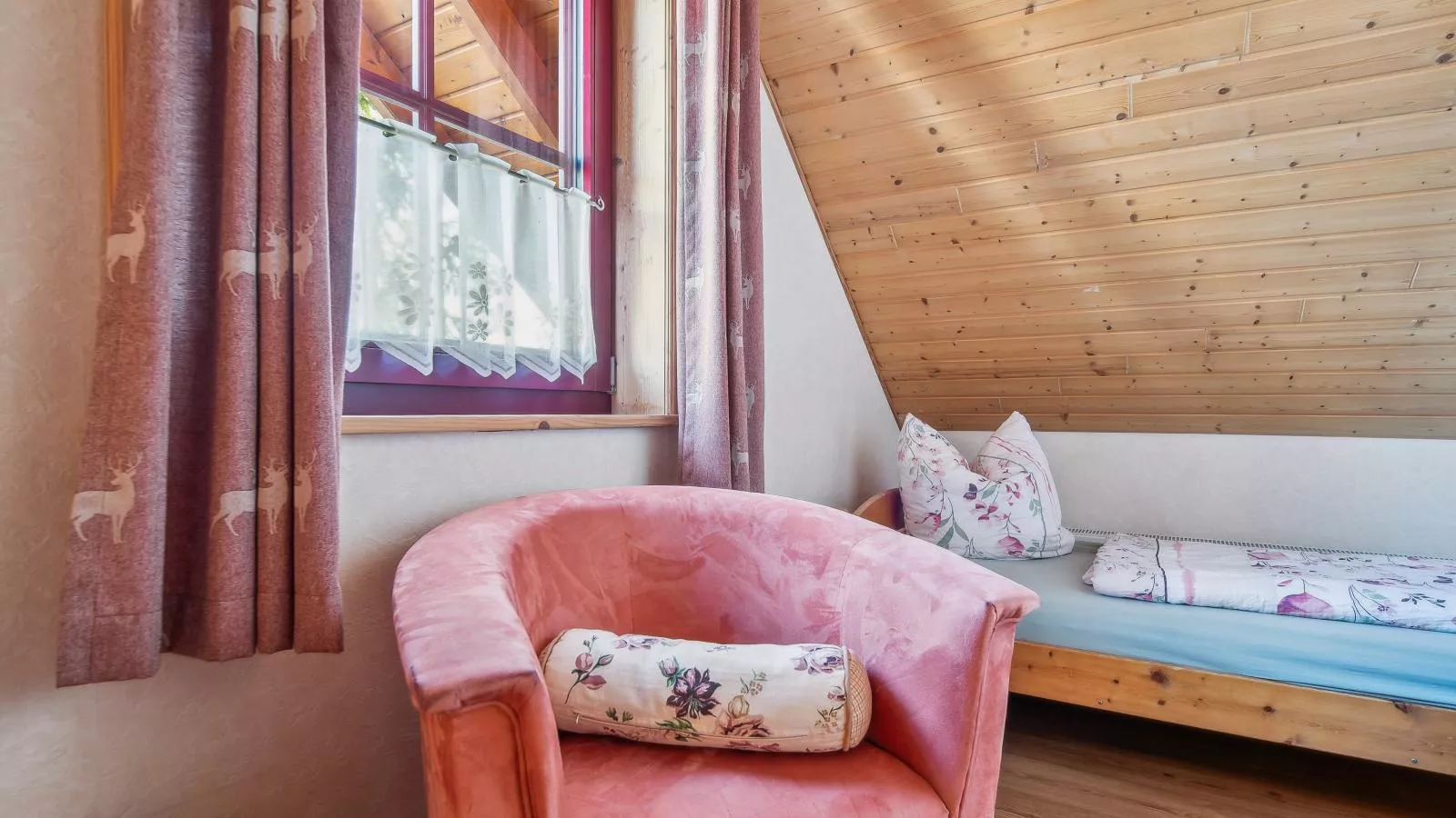 Naturstammhaus-Slaapkamer