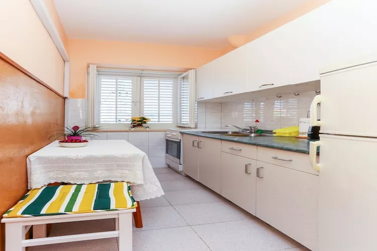 Apartment Vukoja - One-Bedroom Apartment with Balcony-Keuken