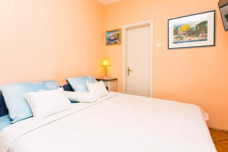 Apartment Vukoja - One-Bedroom Apartment with Balcony