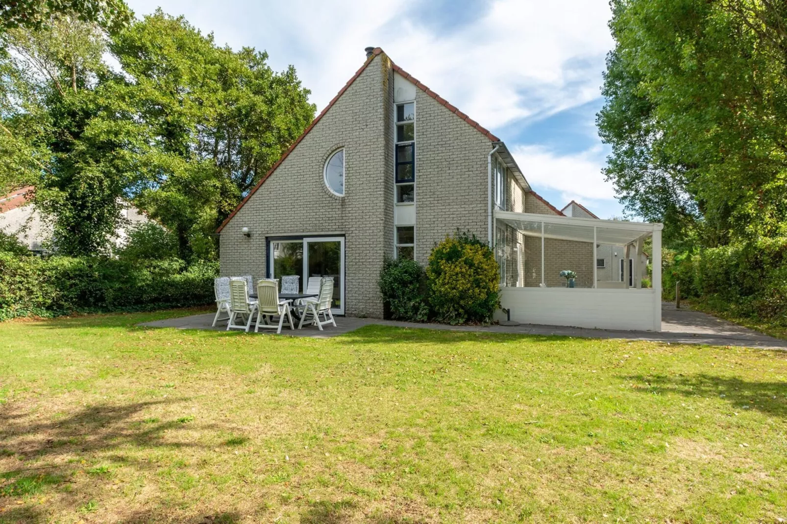 Ooghduyne 75 - Buitenkant zomer