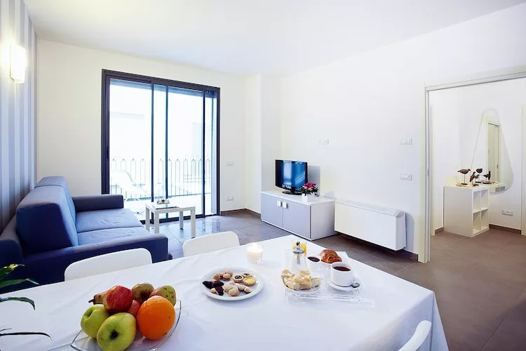 	Residence Riviera Palace Two-room Apartment - Eetkamer