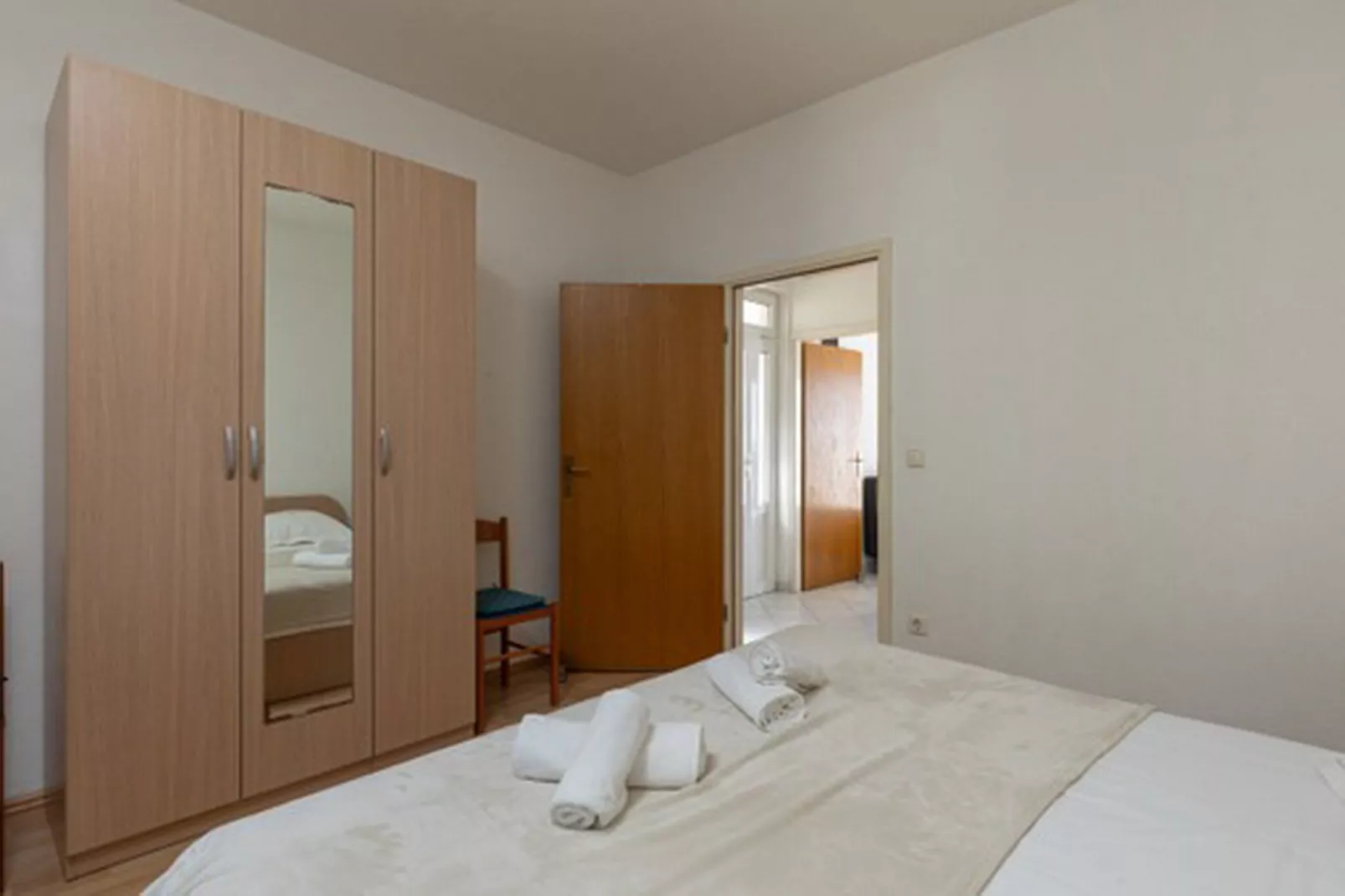 House Rašica - One Bedroom Apartment with Terrace and Sea view (3)-Slaapkamer