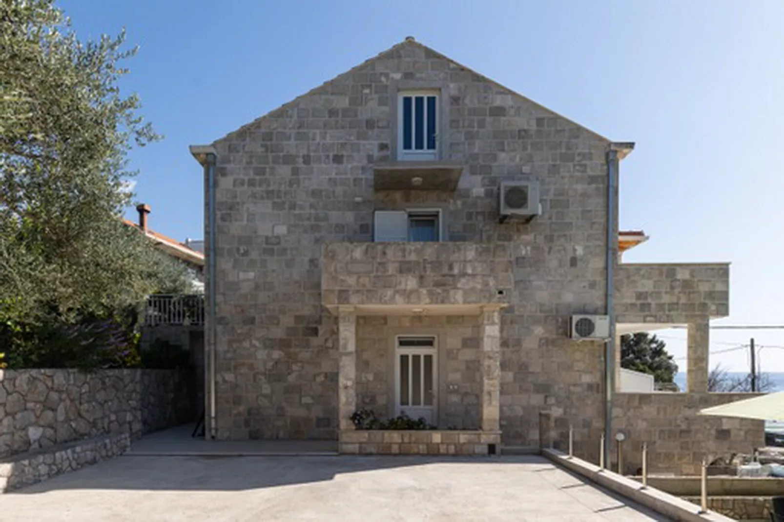 House Rašica - One Bedroom Apartment with Terrace and Sea view (3)-Faciliteiten