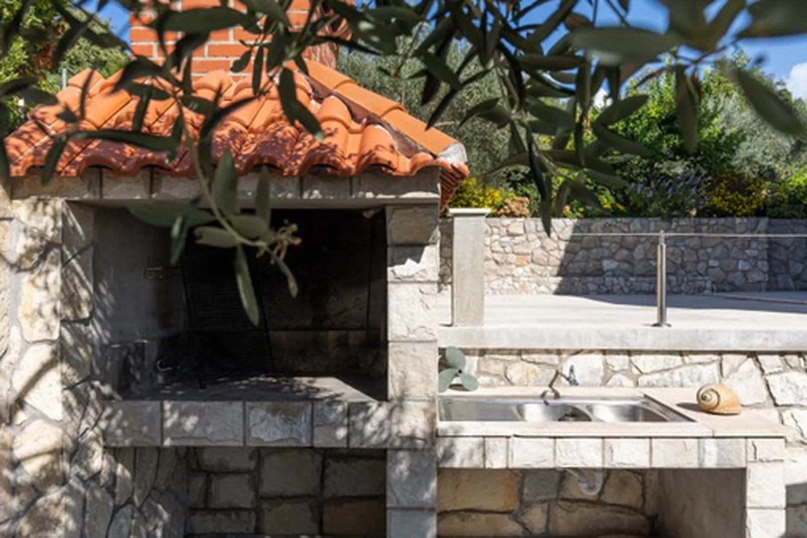 House Rašica - One Bedroom Apartment with Terrace and Sea view (3)-Faciliteiten