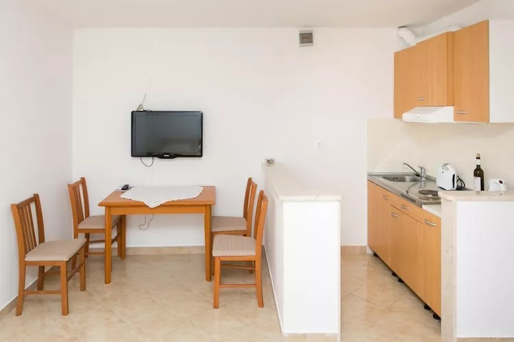 Guest House Luce- Studio with Terrace and Garden View