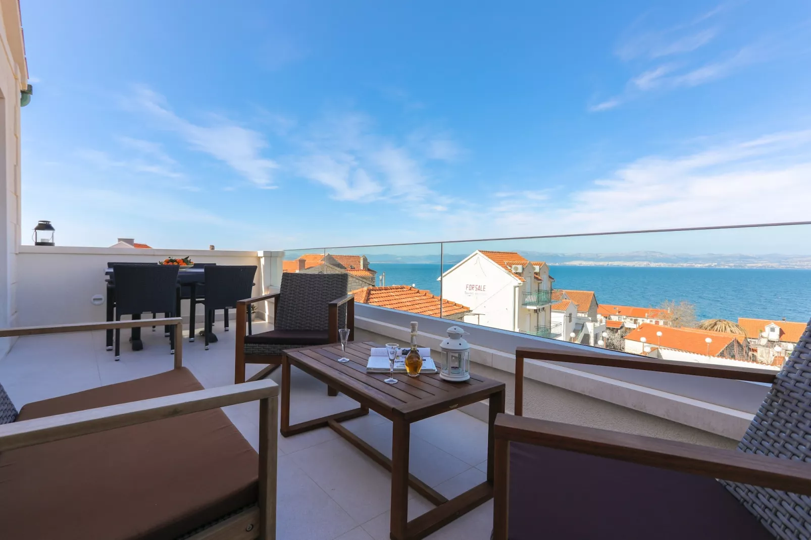 Apartment M&J - Comfort Two Bedroom Apartment with Terrace and Sea View (Škaro)