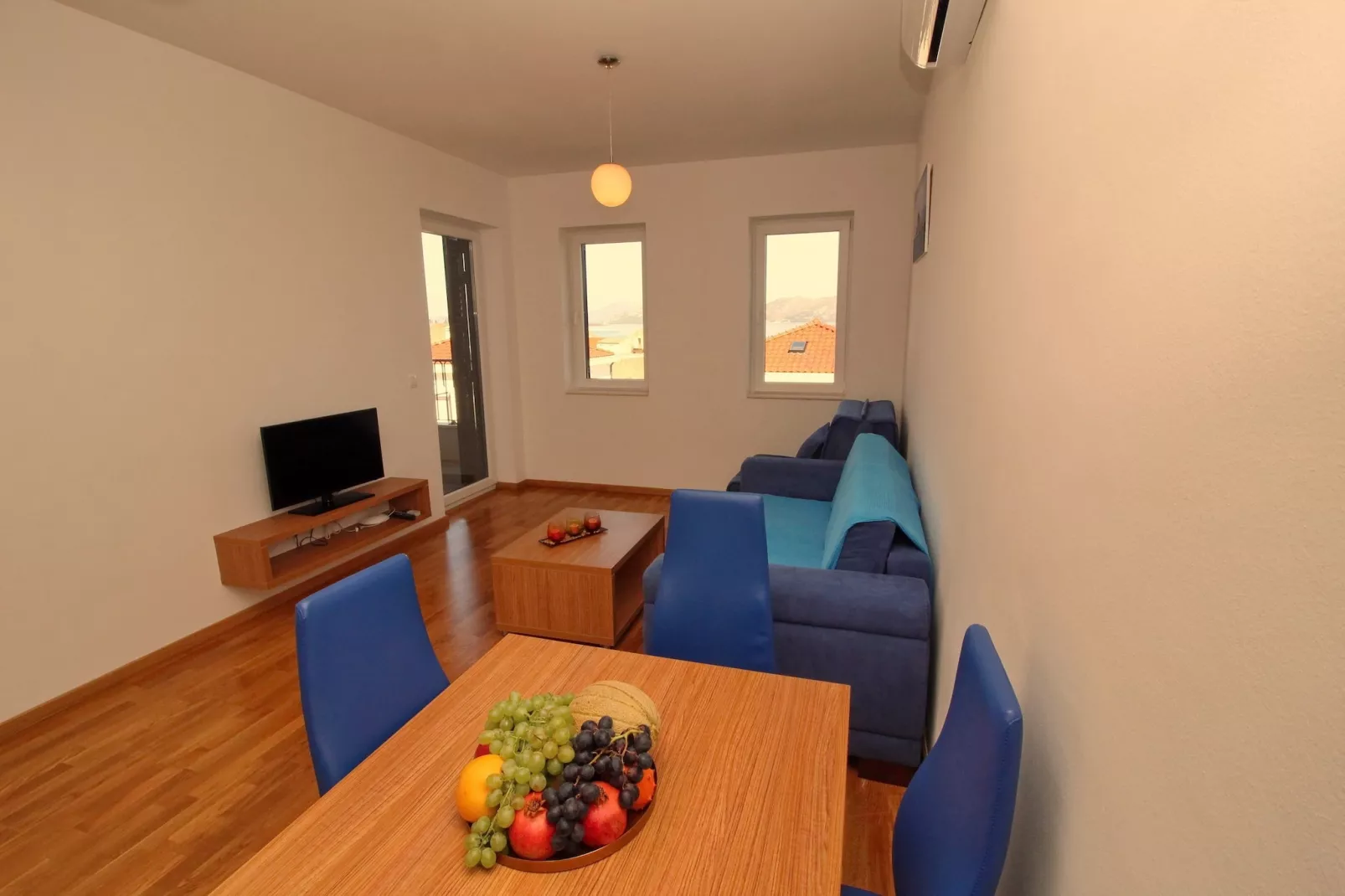 Apartments Kula - Comfort One Bedroom Apartment with Balcony and Sea View-B3