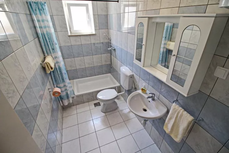 Apartments Radojković Lumbarda - Comfort Two Bedroom Apartment with Terrace and Sea View (A2)