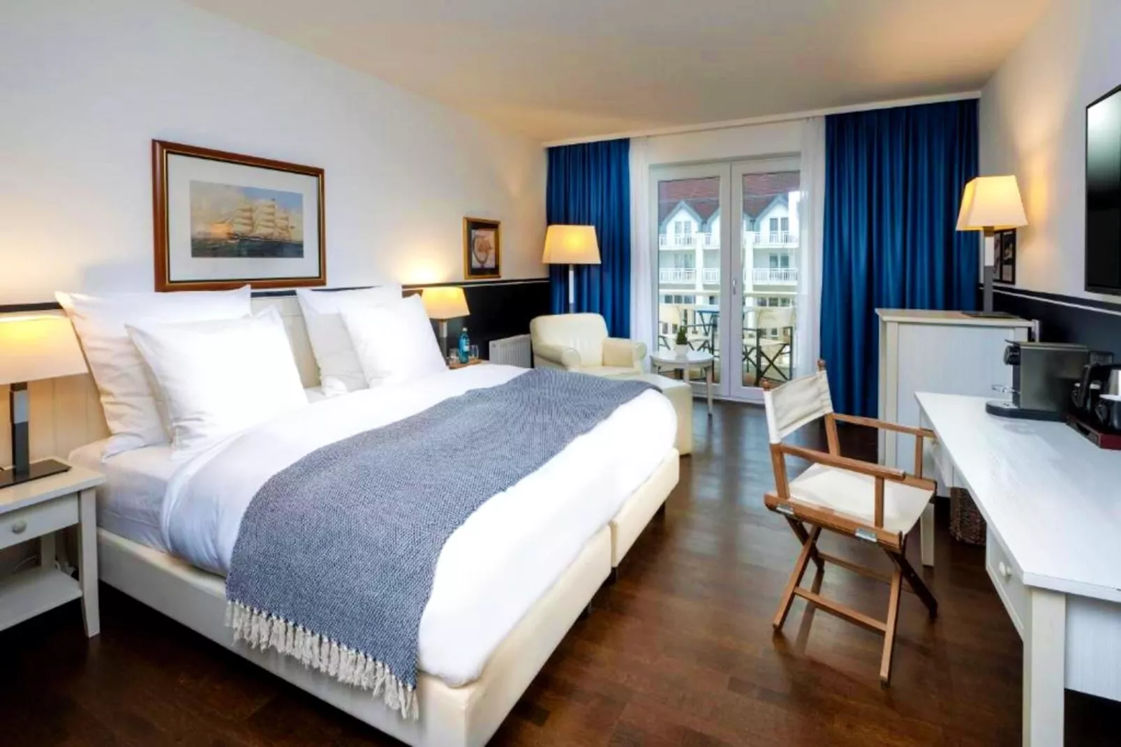 Hafendorf Superior Double Room with Lakeview Balcony