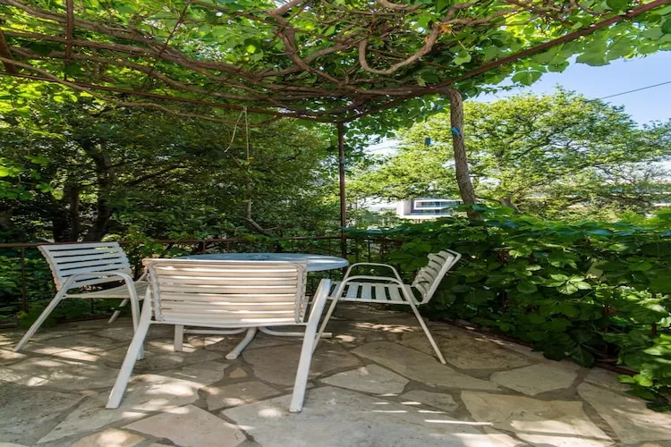 Apartments & Rooms Jokovic-Standard Studio Apartment with Terrace and Partial Sea View (SOBA 2)