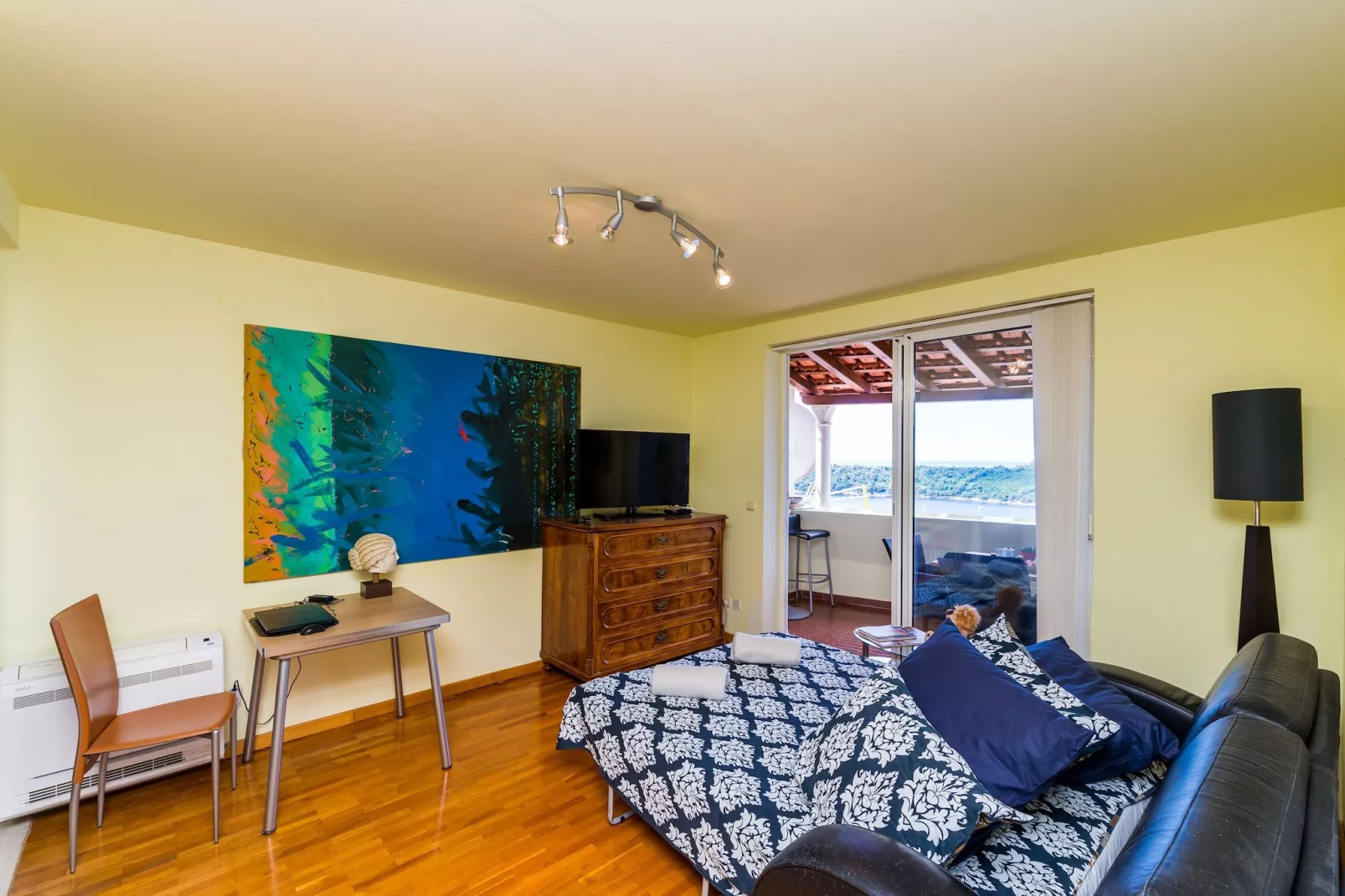 Apartment Reale - One Bedroom Apartment with Balcony and Sea View