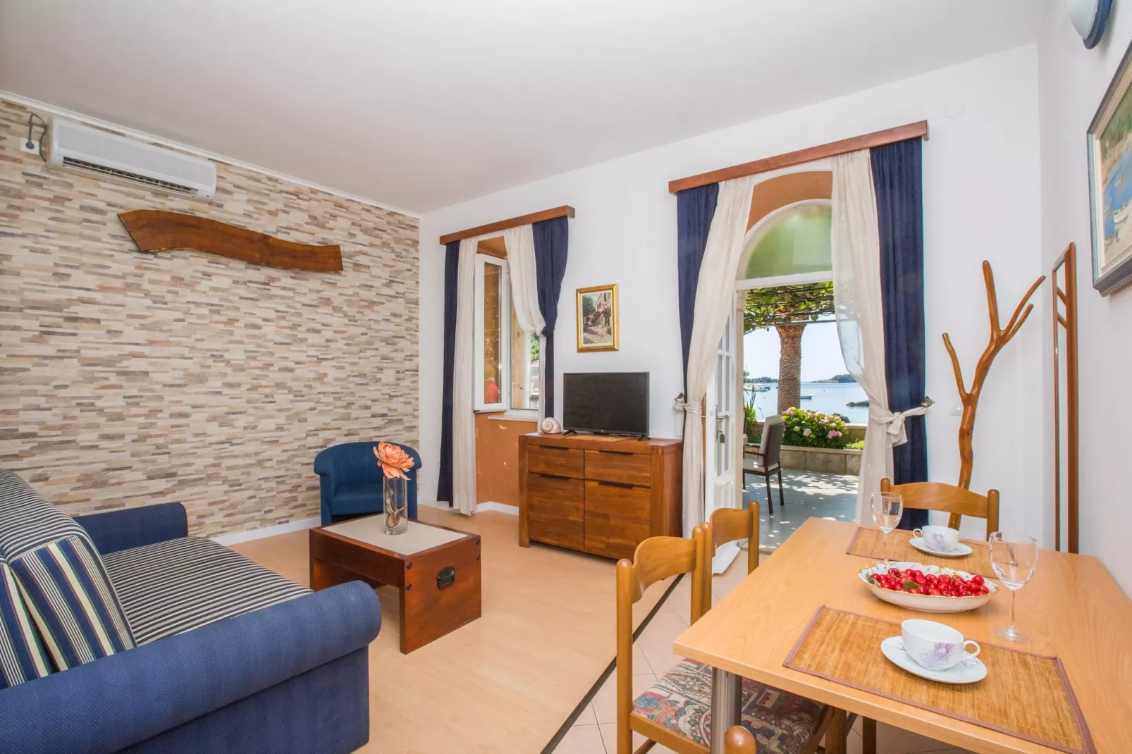 Apartments Vidak - One Bedroom Apartment with Terrace and Sea View - (A1)