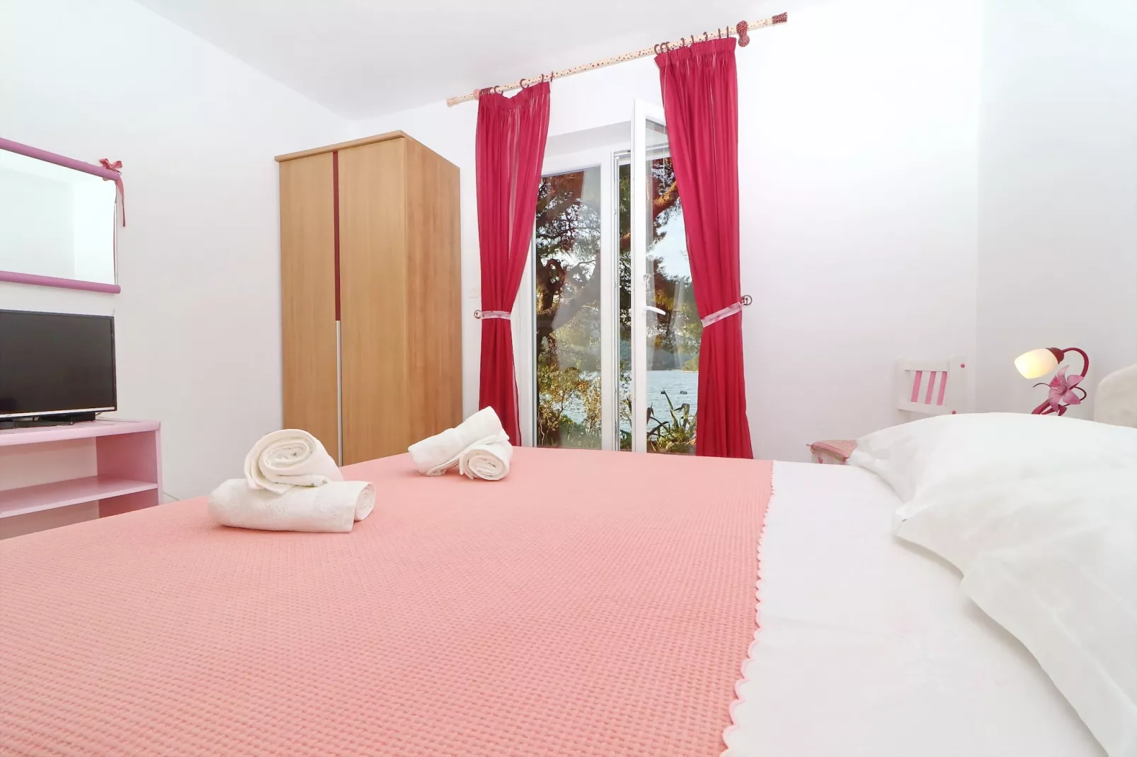 Apartments More & Ja - Superior One Bedroom Apartment with Terrace and Sea View ( 2. zapad )