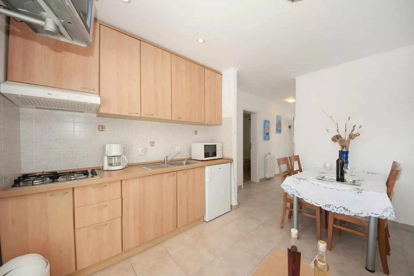 Bertie's Lodge - Two Bedroom Apartment with Terrace and Sea View(A1)