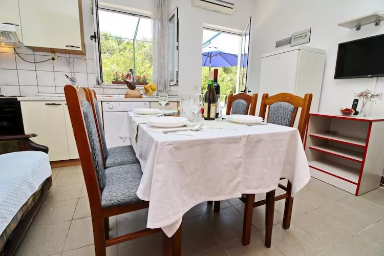 Apartments Neven - Studio Apartment with Terrace and Partial Sea View (A3)