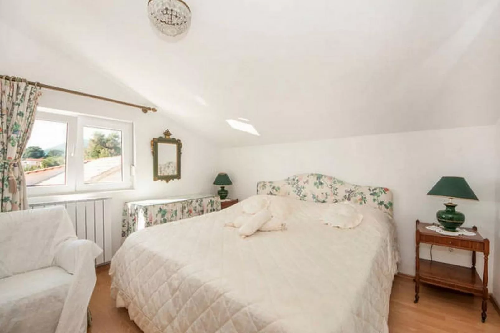 Bertie's Lodge - Standard Two Bedroom Apartment with Balcony and Sea view(A0)-Slaapkamer