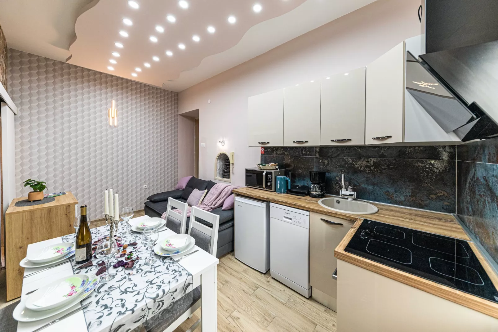 Apartments Keka - One Bedroom Apartment-Eetkamer