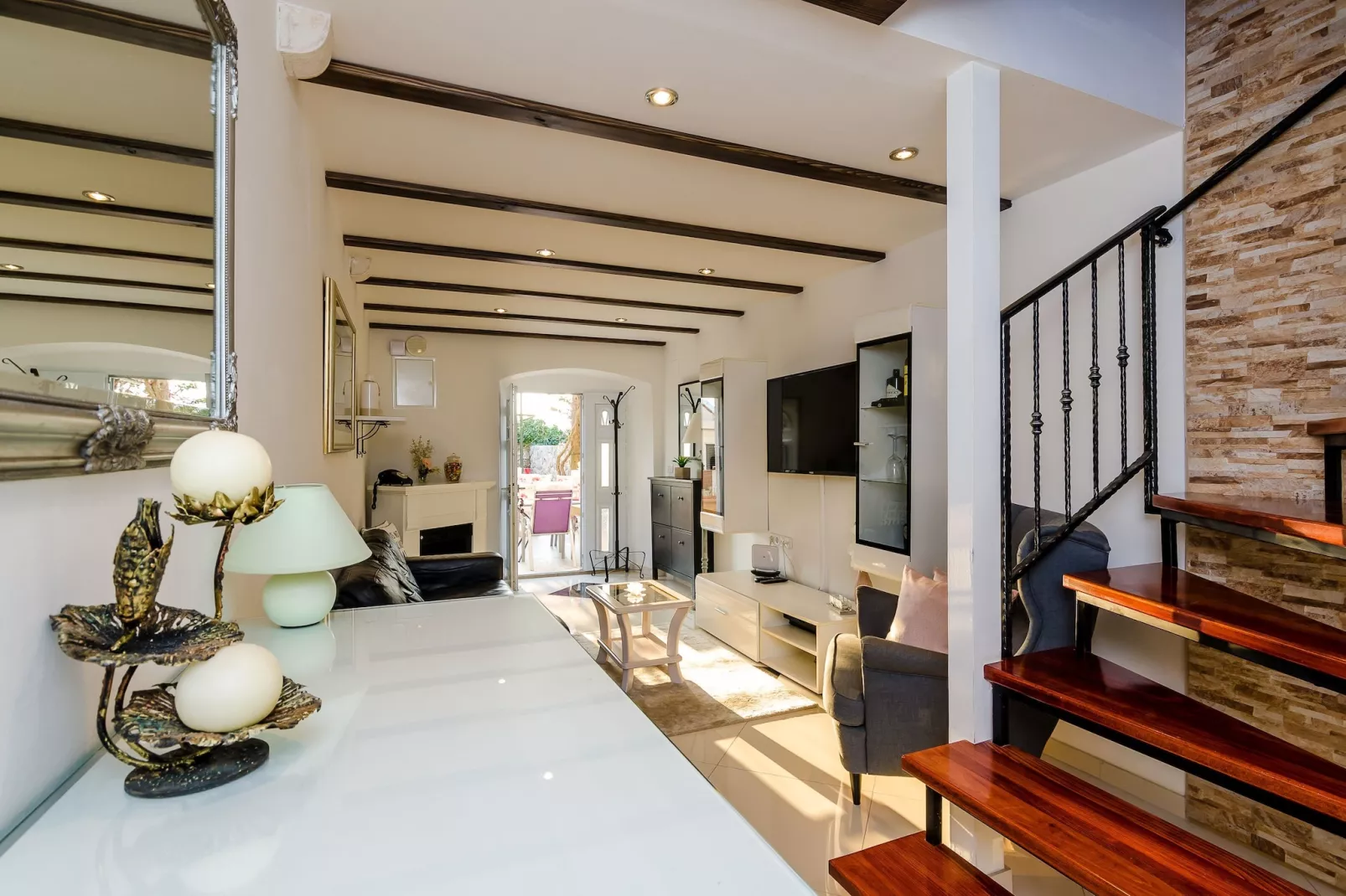 Holiday Home Avantgarde - Two Bedroom Holiday Home with Terrace and Sea View-Woonkamer