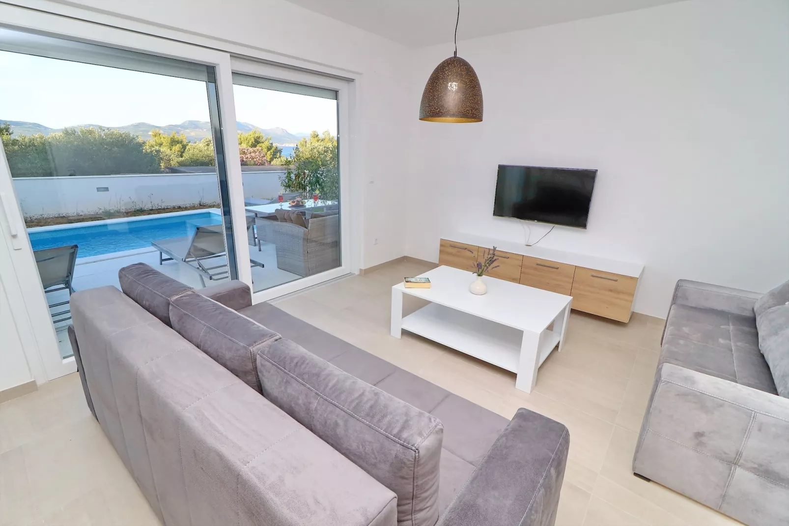 Villa E & D  - Four Bedroom Villa with Pool and Patio - Villa D-Woonkamer