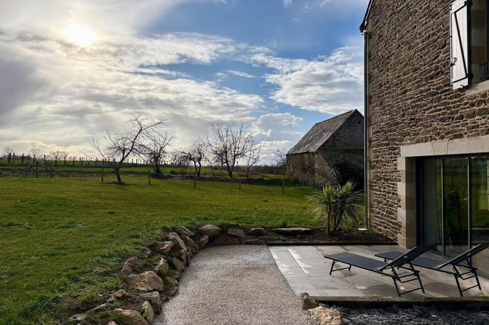 Joli gîte à Corseul-Tuin winter