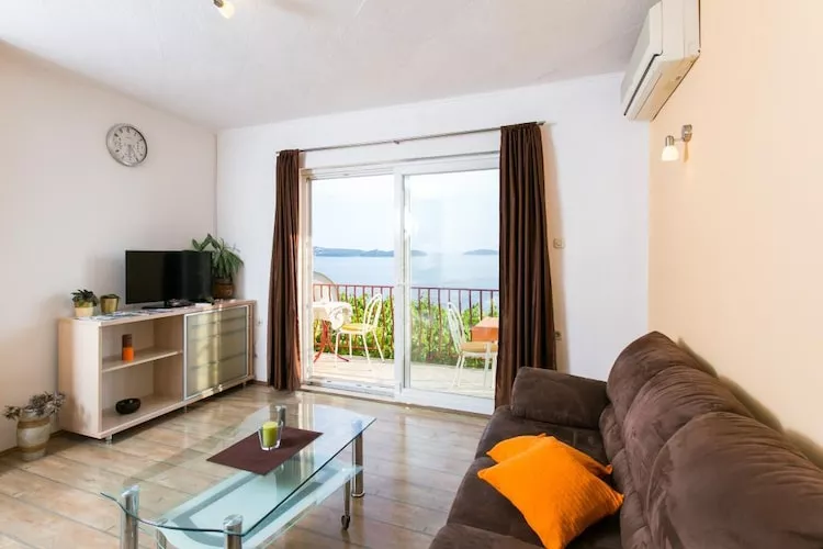 Guest House Fontana - Two Bedroom Apartment with Balcony and Sea View - Woonkamer