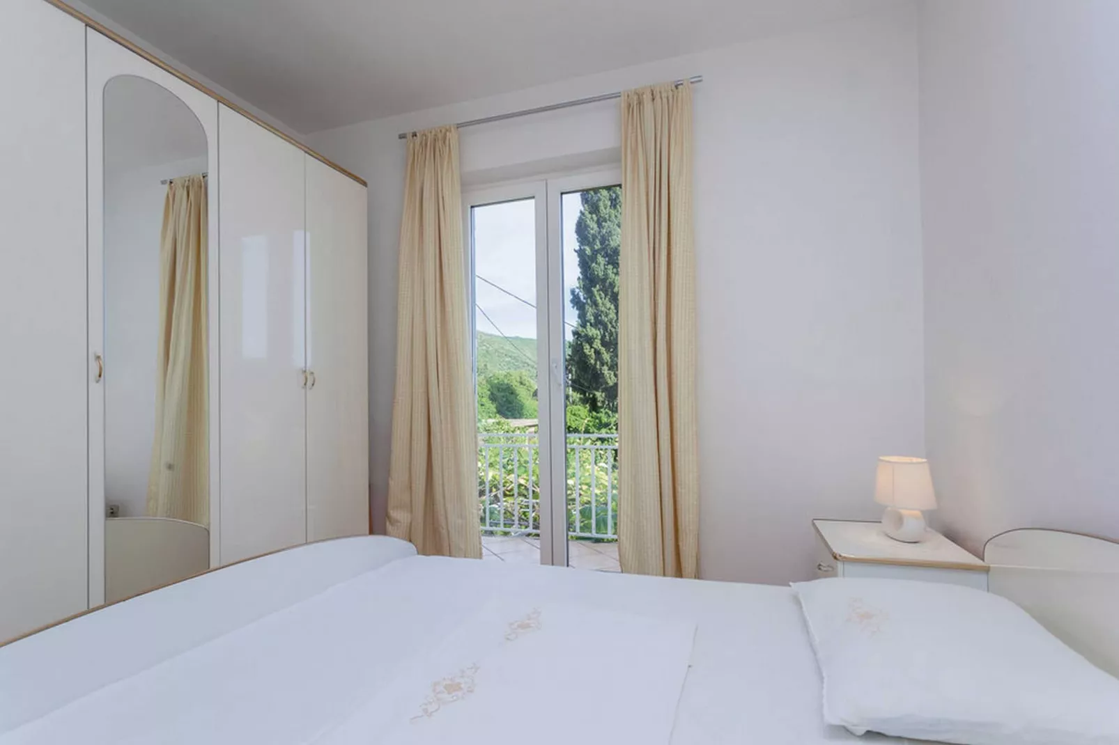 Apartments Ankora - Three bedroom apartment with terrace and sea view-Slaapkamer