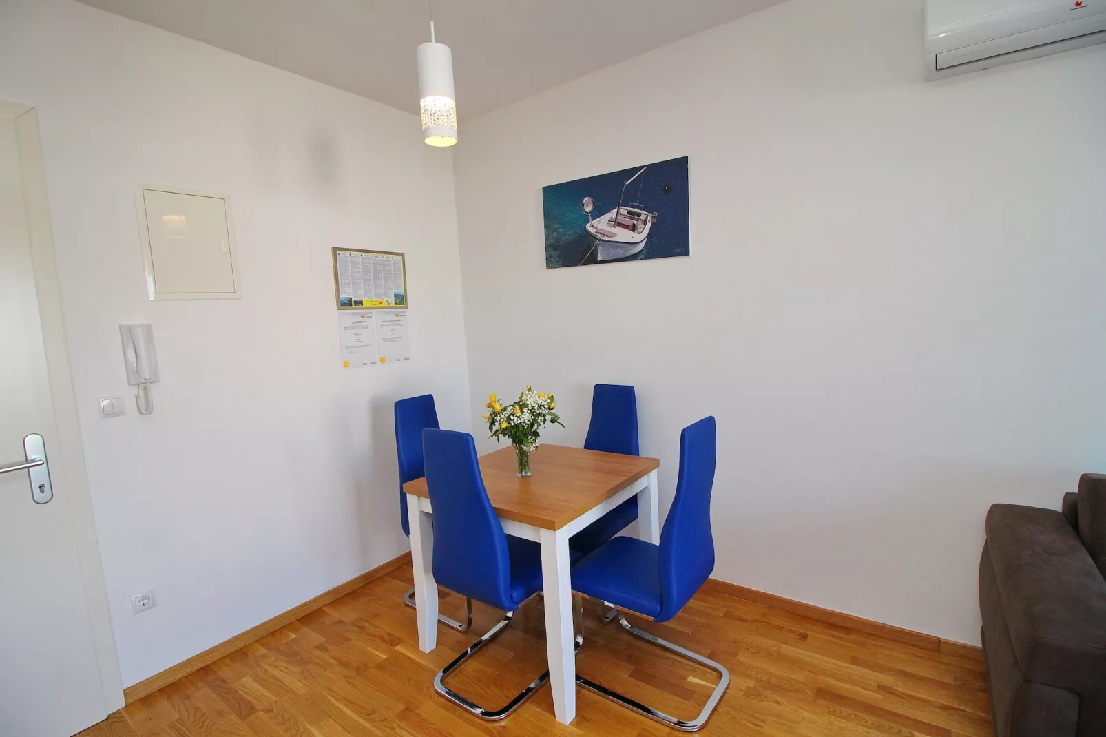 Apartments Kula - One-Bedroom Apartment with Terrace and Sea View-B2-Eetkamer