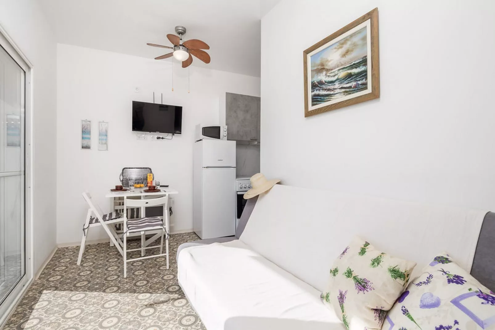 Apartments Sun 4 You - One Bedroom Apartment with Terrace and Sea View (Apartment 1) - Woonkamer