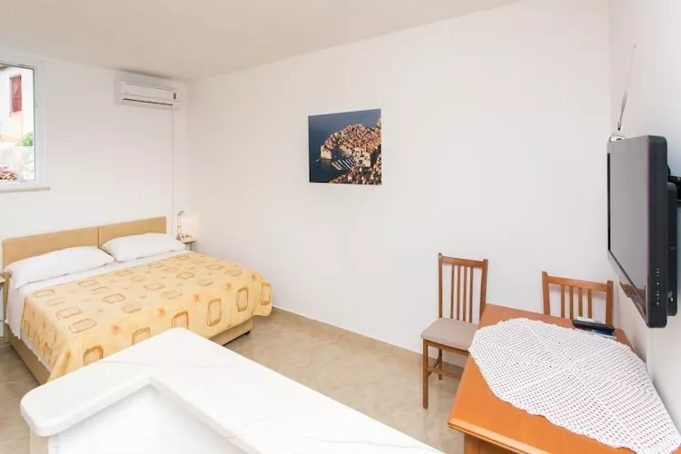 Guest House Luce- Studio with Terrace and Garden View-Slaapkamer