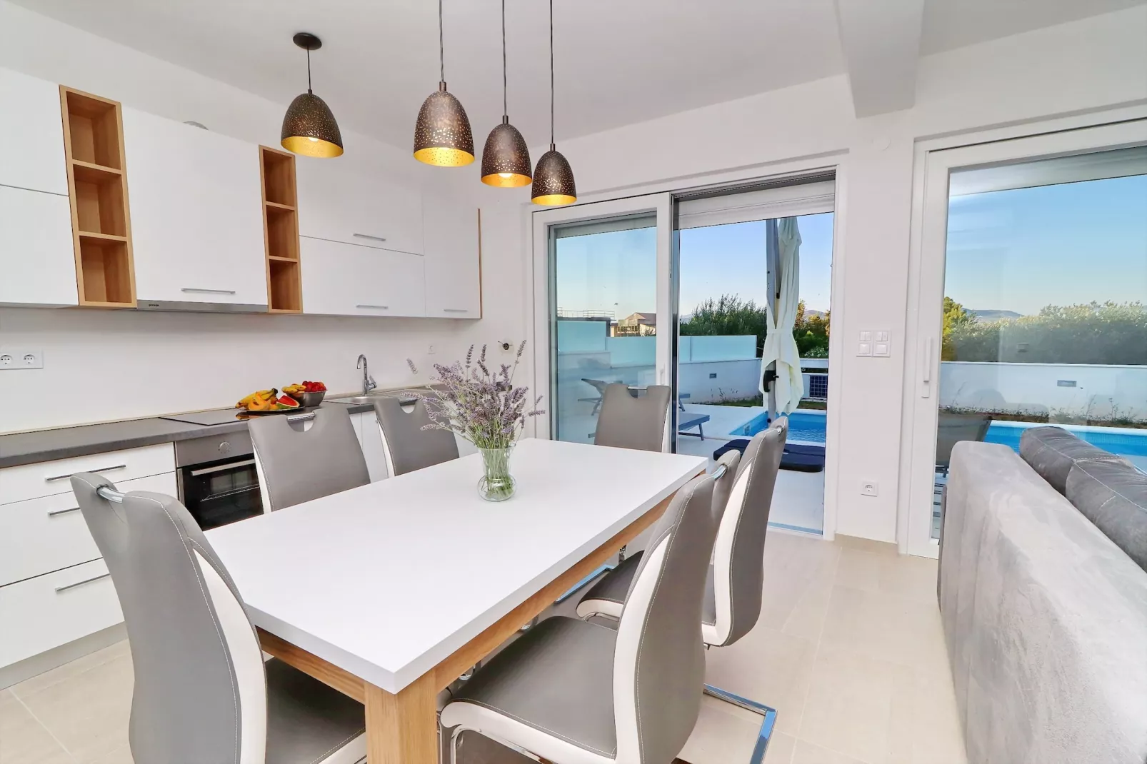 Villa E & D  - Four Bedroom Villa with Pool and Patio - Villa E-Eetkamer