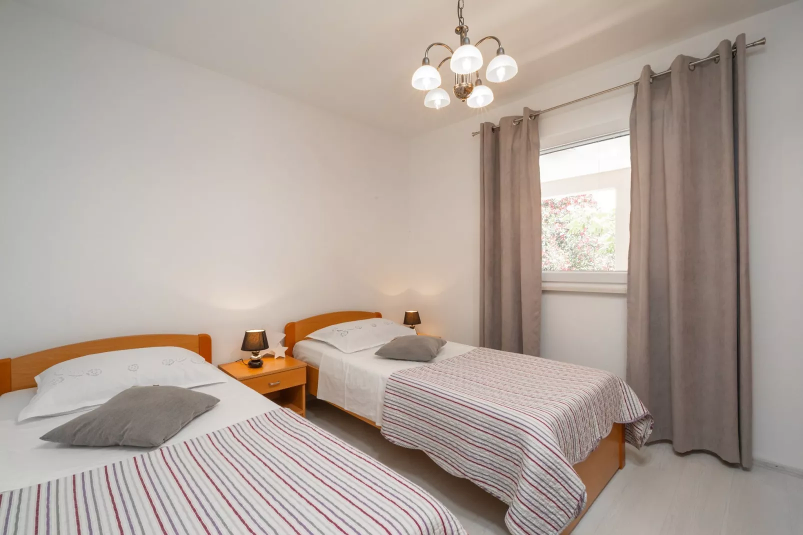 Holiday Home Diana -  Comfort Two Bedroom Apartment with Terrace and Sea View-Slaapkamer