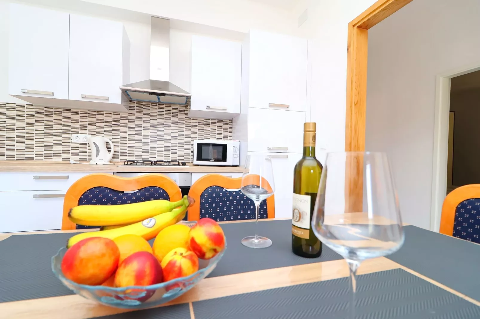 Apartments Radojković Lumbarda - Comfort Two Bedroom Apartment with Terrace and Sea View (A2)-Eetkamer