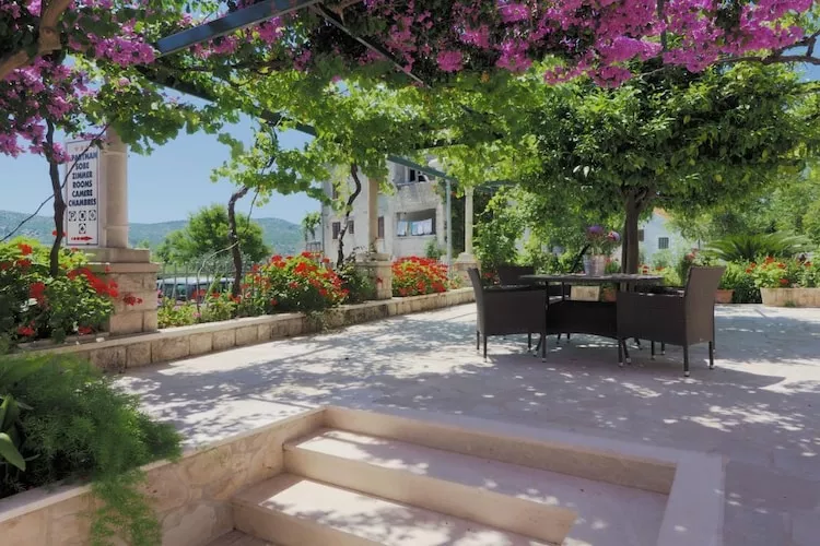 Apartments & Room Eva Slano - Double Room with Balcony and Sea View (Kamara)-Terras