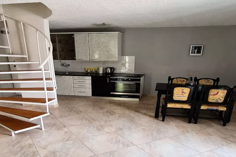 Holiday Home Gea - Three Bedroom Holiday Home with Terrace and Partial Sea View-Keuken