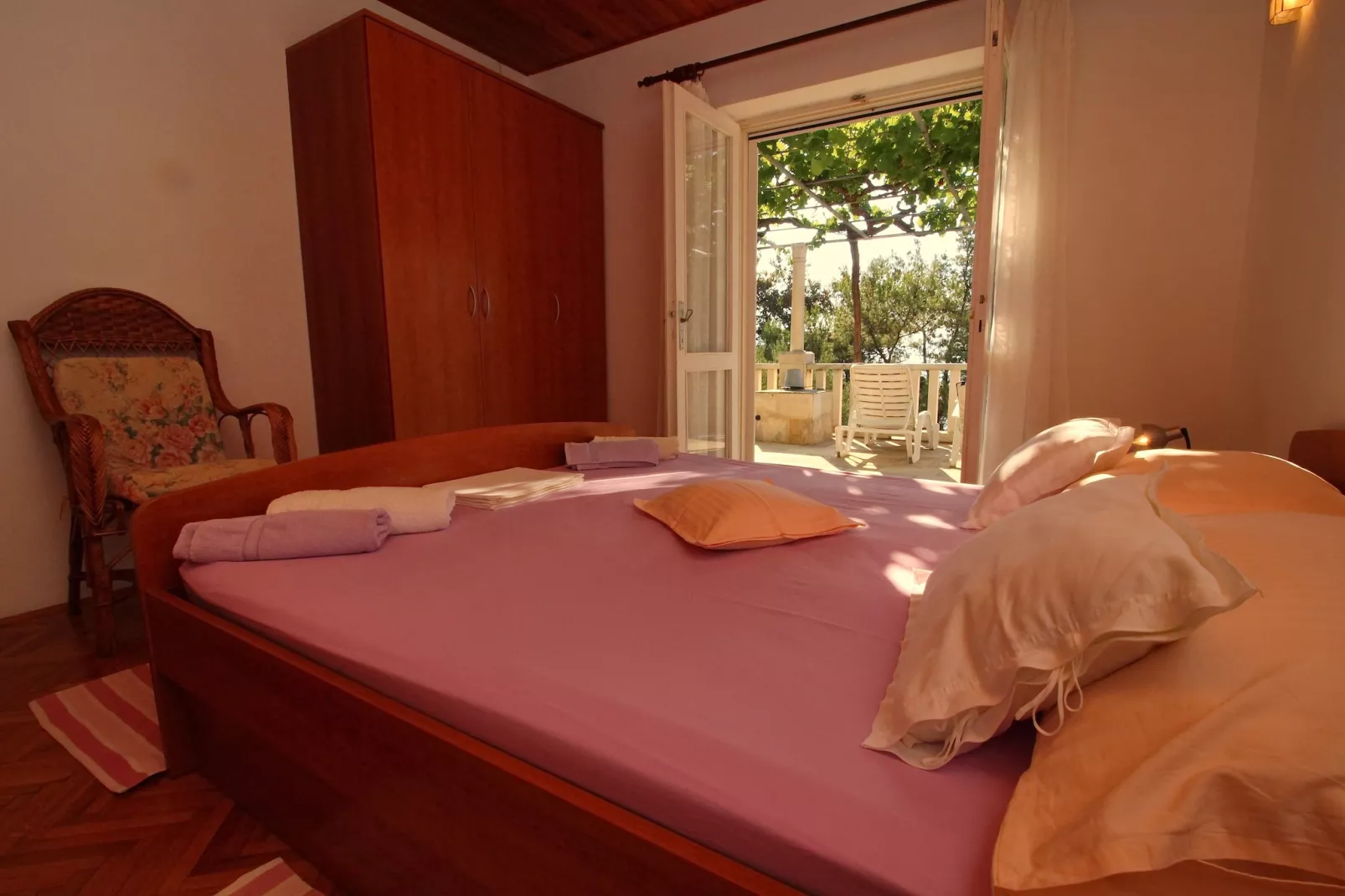 Apartment Kim- Two Bedroom Apartment with Terrace and Sea View-Slaapkamer