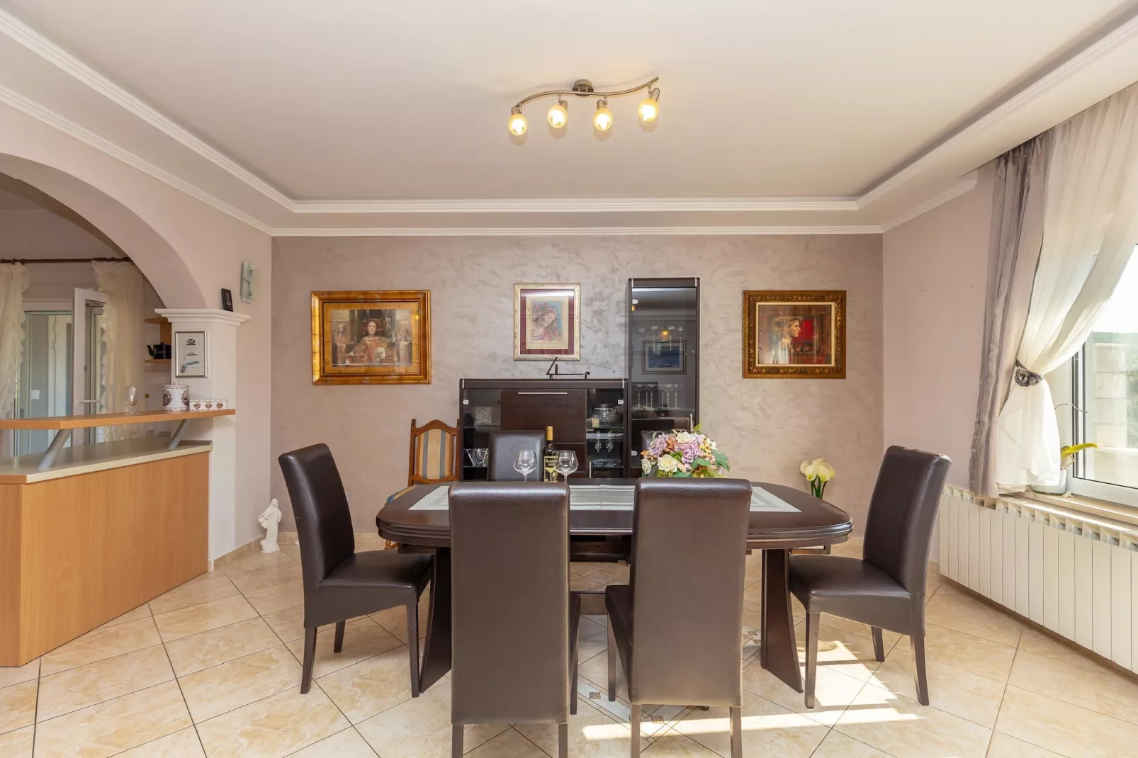 Holiday Home Trojković- Four Bedroom Holiday Home with Terrace and Swimming Pool-Eetkamer