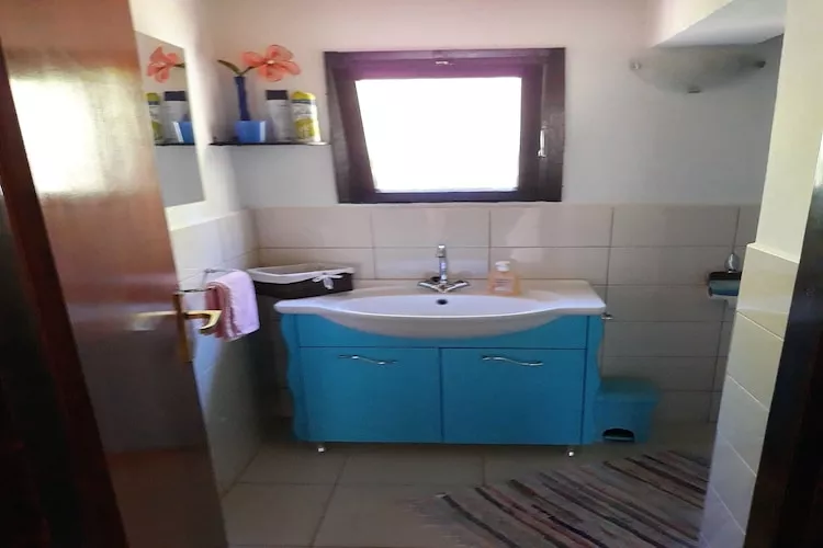 Stone House Oreb - Two Bedroom Holiday Home with Sea View-Badkamer