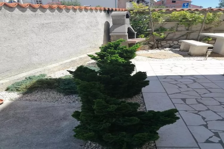 House Panorama - One Bedroom Apartment with Balcony and Sea View (Panorama blick)-Tuinen zomer