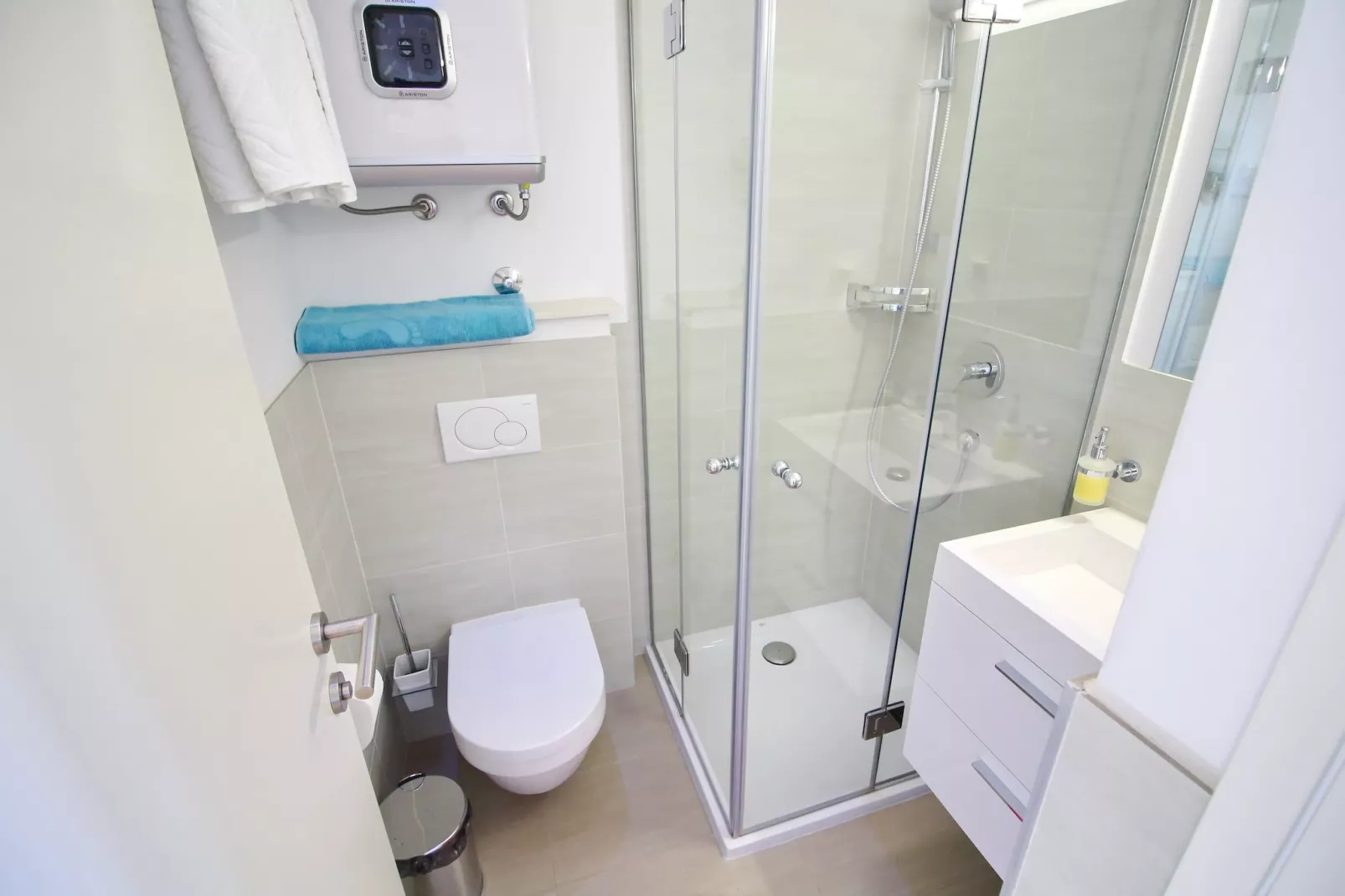 Apartments Kula - One-Bedroom Apartment with Terrace and Sea View-A2-Badkamer