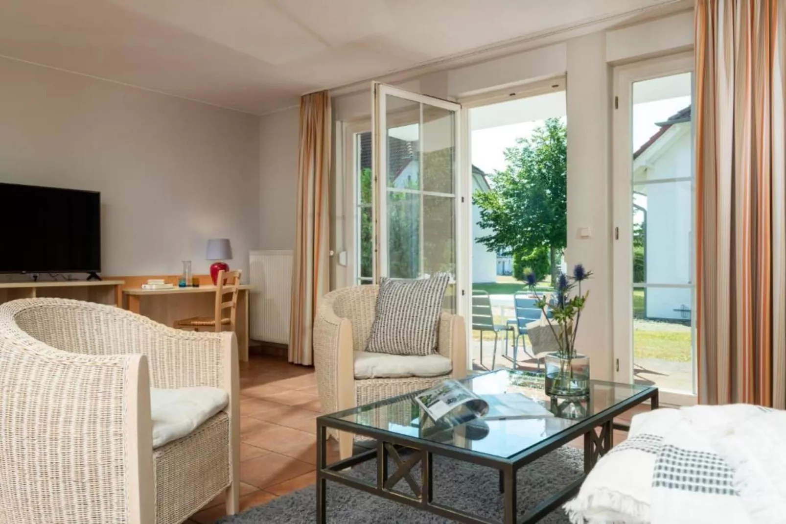 Rugen 1 Bedroom Apartment-Woonkamer