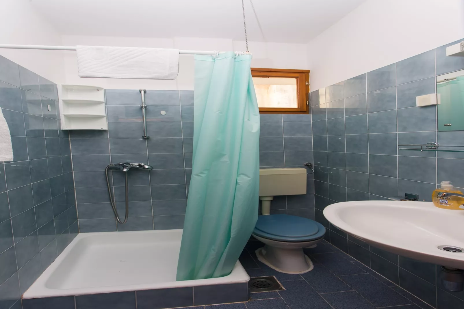 Villa Malfi - Standard Two-Bedroom Apartment with Sea View (A6)-Badkamer