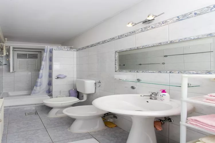 Apartments Miljan Popovic - Two Bedroom Apartment with Terrace and Sea View-Badkamer